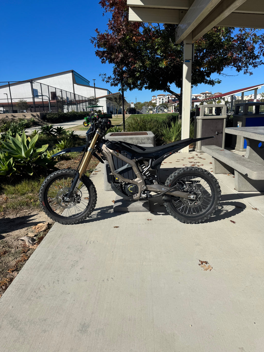 Surron Ultra Bee 2025